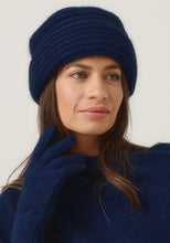 Load image into Gallery viewer, Possum and Merino
008009 Merinomink Felted Hat - A signature piece in the Merinomink collection, the Felted Hat fits perfectly. Offering a more dressed up look, it is an excellent choice for your winter escapes. A classic fit.
Made in New Zealand from an exclusive Merinomink blend of 50% ZQ Merino, 40% Brushtail possum and 10% Mulberry silk.