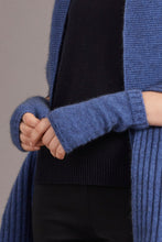 Load image into Gallery viewer, 6105 Short Plain Glovelet - These gloves are a classic essential you won't want to leave the house without. Our lightweight glovelets will keep your hands beautifully snug and have the freedom of open fingers so there is no need to remove them when you are out and about!