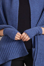 Load image into Gallery viewer, 6105 Short Plain Glovelet - These gloves are a classic essential you won't want to leave the house without. Our lightweight glovelets will keep your hands beautifully snug and have the freedom of open fingers so there is no need to remove them when you are out and about!