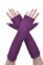 Load image into Gallery viewer, 622 Cable Glovelet - Get extra warm and cozy while you set yourself apart with our exclusive cable knit glovelets, crafted from a blend of Possum Merino and Pure Mulberry Silk. These glovelets provide gentle comfort, yet remain durable and practical. Entirely NZ made….your choice comes naturally.