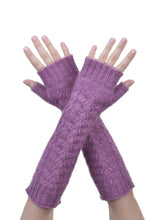 Load image into Gallery viewer, 622 Cable Glovelet - Get extra warm and cozy while you set yourself apart with our exclusive cable knit glovelets, crafted from a blend of Possum Merino and Pure Mulberry Silk. These glovelets provide gentle comfort, yet remain durable and practical. Entirely NZ made….your choice comes naturally.