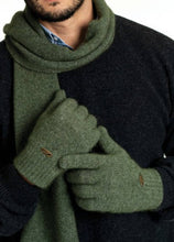 Load image into Gallery viewer, Possum and Merino  KO48 Plain Gloves - Plain gloves with a Koru metal badge.  Makes a set with KO159 Plain Beanie and KO114 Scarf with Fringe.  Made proudly in New Zealand from a premium blend of 40% possum fur, 50% merino lambswool & 10% mulberry silk.