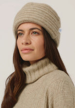 Load image into Gallery viewer, Possum and Merino

008009 Merinomink Felted Hat - A signature piece in the Merinomink collection, the Felted Hat fits perfectly. Offering a more dressed up look, it is an excellent choice for your winter escapes. A classic fit.

Made in New Zealand from an exclusive Merinomink blend of 50% ZQ Merino, 40% Brushtail possum and 10% Mulberry silk.