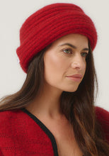 Load image into Gallery viewer, Possum and Merino

008009 Merinomink Felted Hat - A signature piece in the Merinomink collection, the Felted Hat fits perfectly. Offering a more dressed up look, it is an excellent choice for your winter escapes. A classic fit.

Made in New Zealand from an exclusive Merinomink blend of 50% ZQ Merino, 40% Brushtail possum and 10% Mulberry silk.