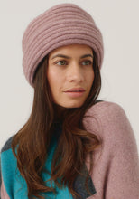 Load image into Gallery viewer, Possum and Merino

008009 Merinomink Felted Hat - A signature piece in the Merinomink collection, the Felted Hat fits perfectly. Offering a more dressed up look, it is an excellent choice for your winter escapes. A classic fit.

Made in New Zealand from an exclusive Merinomink blend of 50% ZQ Merino, 40% Brushtail possum and 10% Mulberry silk.