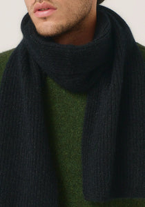 Possum and Merino

0578 Ribbed Scarf - The classic rib scarf never goes out of style. Styled with coats and jackets it will elevate your outfit and keep you cosy.

Made in New Zealand from an exclusive Merinomink blend of 50% ZQ Merino, 40% Brushtail possum and 10% Mulberry silk.