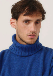 Possum and Merino

0610 Essential Snood - The season's must have. Designed to work back with a range of sweaters, this stylish rib snood is just the right size to keep your neck warm without being too bulky. Simply pop it over your favourite crew sweaters to achieve a rollneck look.

Made in New Zealand from an exclusive Merinomink blend of 50% ZQ Merino, 40% Brushtail possum and 10% Mulberry silk.