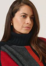 Load image into Gallery viewer, Possum and Merino

0610 Essential Snood - The season&#39;s must have. Designed to work back with a range of sweaters, this stylish rib snood is just the right size to keep your neck warm without being too bulky. Simply pop it over your favourite crew sweaters to achieve a rollneck look.

Made in New Zealand from an exclusive Merinomink blend of 50% ZQ Merino, 40% Brushtail possum and 10% Mulberry silk.