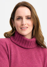 Load image into Gallery viewer, Possum and Merino

0610 Essential Snood - The season&#39;s must have. Designed to work back with a range of sweaters, this stylish rib snood is just the right size to keep your neck warm without being too bulky. Simply pop it over your favourite crew sweaters to achieve a rollneck look.

Made in New Zealand from an exclusive Merinomink blend of 50% ZQ Merino, 40% Brushtail possum and 10% Mulberry silk.