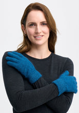 Load image into Gallery viewer, Possum and Merino

070709 Merinomink Gloves - Warm hands, warm heart! No one likes frozen fingers so keep them cosy in our Merinomink gloves.

Made in New Zealand from an exclusive Merinomink blend of 50% ZQ Merino, 40% Brushtail possum and 10% Mulberry silk.