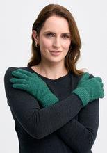 Load image into Gallery viewer, Possum and Merino

070709 Merinomink Gloves - Warm hands, warm heart! No one likes frozen fingers so keep them cosy in our Merinomink gloves.

Made in New Zealand from an exclusive Merinomink blend of 50% ZQ Merino, 40% Brushtail possum and 10% Mulberry silk.