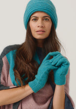 Load image into Gallery viewer, Possum and Merino

070709 Merinomink Gloves - Warm hands, warm heart! No one likes frozen fingers so keep them cosy in our Merinomink gloves.

Made in New Zealand from an exclusive Merinomink blend of 50% ZQ Merino, 40% Brushtail possum and 10% Mulberry silk.
