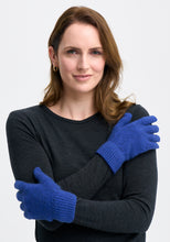 Load image into Gallery viewer, Possum and Merino

070709 Merinomink Gloves - Warm hands, warm heart! No one likes frozen fingers so keep them cosy in our Merinomink gloves.

Made in New Zealand from an exclusive Merinomink blend of 50% ZQ Merino, 40% Brushtail possum and 10% Mulberry silk.