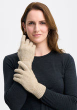 Load image into Gallery viewer, Possum and Merino

070709 Merinomink Gloves - Warm hands, warm heart! No one likes frozen fingers so keep them cosy in our Merinomink gloves.

Made in New Zealand from an exclusive Merinomink blend of 50% ZQ Merino, 40% Brushtail possum and 10% Mulberry silk.