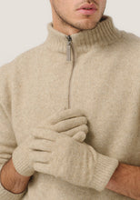 Load image into Gallery viewer, Possum and Merino

070709 Merinomink Gloves - Warm hands, warm heart! No one likes frozen fingers so keep them cosy in our Merinomink gloves.

Made in New Zealand from an exclusive Merinomink blend of 50% ZQ Merino, 40% Brushtail possum and 10% Mulberry silk.
