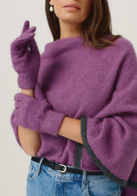 Load image into Gallery viewer, Possum and Merino

070709 Merinomink Gloves - Warm hands, warm heart! No one likes frozen fingers so keep them cosy in our Merinomink gloves.

Made in New Zealand from an exclusive Merinomink blend of 50% ZQ Merino, 40% Brushtail possum and 10% Mulberry silk.