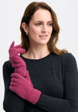 Load image into Gallery viewer, Possum and Merino

070709 Merinomink Gloves - Warm hands, warm heart! No one likes frozen fingers so keep them cosy in our Merinomink gloves.

Made in New Zealand from an exclusive Merinomink blend of 50% ZQ Merino, 40% Brushtail possum and 10% Mulberry silk.