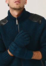 Load image into Gallery viewer, Possum and Merino

070709 Merinomink Gloves - Warm hands, warm heart! No one likes frozen fingers so keep them cosy in our Merinomink gloves.

Made in New Zealand from an exclusive Merinomink blend of 50% ZQ Merino, 40% Brushtail possum and 10% Mulberry silk.
