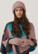 Load image into Gallery viewer, Possum and Merino

070709 Merinomink Gloves - Warm hands, warm heart! No one likes frozen fingers so keep them cosy in our Merinomink gloves.

Made in New Zealand from an exclusive Merinomink blend of 50% ZQ Merino, 40% Brushtail possum and 10% Mulberry silk.