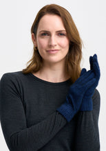 Load image into Gallery viewer, Possum and Merino

070709 Merinomink Gloves - Warm hands, warm heart! No one likes frozen fingers so keep them cosy in our Merinomink gloves.

Made in New Zealand from an exclusive Merinomink blend of 50% ZQ Merino, 40% Brushtail possum and 10% Mulberry silk.