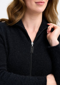 100248 Jaya Jacket - This slim-fit jacket is an absolute winner and one you won't want your wardrobe to be without. Simple in silhouette it offers featherweight warmth and understated, timeless style. 

Made in New Zealand from an exclusive Merinomink blend of 50% ZQ Merino, 40% Brushtail possum and 10% Mulberry silk.