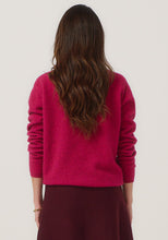 Load image into Gallery viewer, 100248 Jaya Jacket - This slim-fit jacket is an absolute winner and one you won't want your wardrobe to be without. Simple in silhouette it offers featherweight warmth and understated, timeless style. 

Made in New Zealand from an exclusive Merinomink blend of 50% ZQ Merino, 40% Brushtail possum and 10% Mulberry silk.