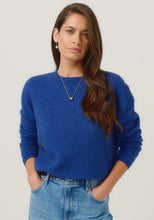 Load image into Gallery viewer, Possum and Merino

100296 Mia Crew - The go-to crew that you&#39;ll wear on repeat. This ageless style has a slim, classic fit and is short but not cropped in length. It features new Merinomink branding. Team it with the Essential Snood to effortlessly transform it into a rollneck.&nbsp;

Made in New Zealand from an exclusive Merinomink blend of 50% ZQ Merino, 40% Brushtail possum and 10% Mulberry silk.