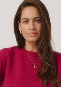Possum and Merino

100296 Mia Crew - The go-to crew that you'll wear on repeat. This ageless style has a slim, classic fit and is short but not cropped in length. It features new Merinomink branding. Team it with the Essential Snood to effortlessly transform it into a rollneck.&nbsp;

Made in New Zealand from an exclusive Merinomink blend of 50% ZQ Merino, 40% Brushtail possum and 10% Mulberry silk.