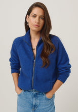Load image into Gallery viewer, Possum and Merino

100300 Arianne Jacket - The Arianne is that everyday jacket you&#39;ll reach for all the time. Paired with jeans or chinos, it has a smart casual look and an interesting textural knit. Topped off with pockets and a stylish Merinomink zip pull, it&#39;s designed to keep you warm without weighing you down. Classic fit.&nbsp;

Made in New Zealand from an exclusive Merinomink blend of 50% ZQ Merino, 40% Brushtail possum and 10% Mulberry silk.