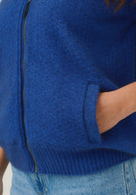 Load image into Gallery viewer, Possum and Merino

100300 Arianne Jacket - The Arianne is that everyday jacket you&#39;ll reach for all the time. Paired with jeans or chinos, it has a smart casual look and an interesting textural knit. Topped off with pockets and a stylish Merinomink zip pull, it&#39;s designed to keep you warm without weighing you down. Classic fit.&nbsp;

Made in New Zealand from an exclusive Merinomink blend of 50% ZQ Merino, 40% Brushtail possum and 10% Mulberry silk.
