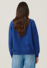 Load image into Gallery viewer, Possum and Merino

100300 Arianne Jacket - The Arianne is that everyday jacket you&#39;ll reach for all the time. Paired with jeans or chinos, it has a smart casual look and an interesting textural knit. Topped off with pockets and a stylish Merinomink zip pull, it&#39;s designed to keep you warm without weighing you down. Classic fit.&nbsp;

Made in New Zealand from an exclusive Merinomink blend of 50% ZQ Merino, 40% Brushtail possum and 10% Mulberry silk.