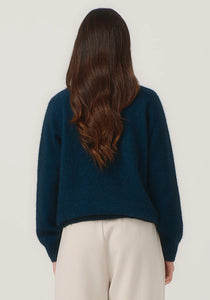 Possum and Merino

100300 Arianne Jacket - The Arianne is that everyday jacket you'll reach for all the time. Paired with jeans or chinos, it has a smart casual look and an interesting textural knit. Topped off with pockets and a stylish Merinomink zip pull, it's designed to keep you warm without weighing you down. Classic fit.&nbsp;

Made in New Zealand from an exclusive Merinomink blend of 50% ZQ Merino, 40% Brushtail possum and 10% Mulberry silk.