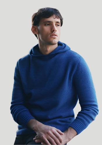 Possum and Merino

100308 Giles Hoodie - We love a goodie Hoodie and the Giles doesn't disappoint. This is a style you can wear on its own or layer under coats and jackets. A classic fit.

Made in New Zealand from an exclusive Merinomink blend of 50% ZQ Merino, 40% Brushtail possum and 10% Mulberry silk.