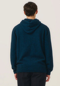 Possum and Merino

100308 Giles Hoodie - We love a goodie Hoodie and the Giles doesn't disappoint. This is a style you can wear on its own or layer under coats and jackets. A classic fit.

Made in New Zealand from an exclusive Merinomink blend of 50% ZQ Merino, 40% Brushtail possum and 10% Mulberry silk.