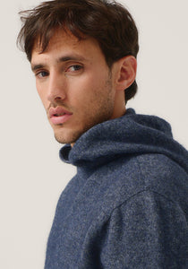 Possum and Merino

100308 Giles Hoodie - We love a goodie Hoodie and the Giles doesn't disappoint. This is a style you can wear on its own or layer under coats and jackets. A classic fit.

Made in New Zealand from an exclusive Merinomink blend of 50% ZQ Merino, 40% Brushtail possum and 10% Mulberry silk.