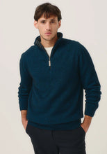 Load image into Gallery viewer, Possum and Merino

100309 Whittaker Half Zip – A Merinomink signature zip sweater with striped contrast collar features a Merinomink zip pull. This timeless piece can be dressed up or down to suit almost any occasion. A classic fit.

Made in New Zealand from an exclusive Merinomink blend of 50% ZQ Merino, 40% Brushtail possum and 10% Mulberry silk.