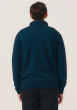 Load image into Gallery viewer, Possum and Merino

100309 Whittaker Half Zip – A Merinomink signature zip sweater with striped contrast collar features a Merinomink zip pull. This timeless piece can be dressed up or down to suit almost any occasion. A classic fit.

Made in New Zealand from an exclusive Merinomink blend of 50% ZQ Merino, 40% Brushtail possum and 10% Mulberry silk.