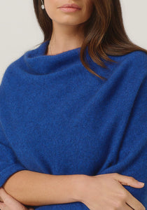 Possum and Merino

1623 Two Tone Poncho - A fan favourite, the Two Tone Poncho is a winner. With a relaxed fit and contrast coloured tipping it's cut for comfort and style. With a rainbow of colour options on offer, this is one you'll want in each colour! Classic fit.&nbsp;

Made in New Zealand from an exclusive Merinomink blend of 50% ZQ Merino, 40% Brushtail possum and 10% Mulberry silk.