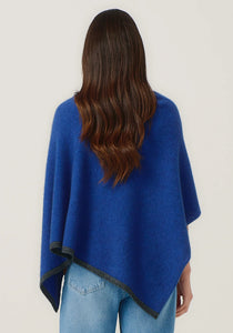 Possum and Merino

1623 Two Tone Poncho - A fan favourite, the Two Tone Poncho is a winner. With a relaxed fit and contrast coloured tipping it's cut for comfort and style. With a rainbow of colour options on offer, this is one you'll want in each colour! Classic fit.&nbsp;

Made in New Zealand from an exclusive Merinomink blend of 50% ZQ Merino, 40% Brushtail possum and 10% Mulberry silk.
