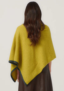 Possum and Merino

1623 Two Tone Poncho - A fan favourite, the Two Tone Poncho is a winner. With a relaxed fit and contrast coloured tipping it's cut for comfort and style. With a rainbow of colour options on offer, this is one you'll want in each colour! Classic fit.&nbsp;

Made in New Zealand from an exclusive Merinomink blend of 50% ZQ Merino, 40% Brushtail possum and 10% Mulberry silk.