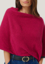 Load image into Gallery viewer, Possum and Merino

1623 Two Tone Poncho - A fan favourite, the Two Tone Poncho is a winner. With a relaxed fit and contrast coloured tipping it&#39;s cut for comfort and style. With a rainbow of colour options on offer, this is one you&#39;ll want in each colour! Classic fit.&nbsp;

Made in New Zealand from an exclusive Merinomink blend of 50% ZQ Merino, 40% Brushtail possum and 10% Mulberry silk.