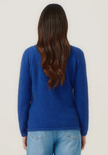 Load image into Gallery viewer, Possum and Merino

1736 Shell Cardi - Our signature Shell Cardi is a Merinomink staple, loved for its simple lines and statement buttons. A fitted silhouette offers a smart and refined look that can dress and up and down with ease. Slim fit.&nbsp;

Made in New Zealand from an exclusive Merinomink blend of 50% ZQ Merino, 40% Brushtail possum and 10% Mulberry silk.