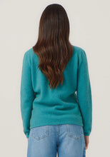 Load image into Gallery viewer, Possum and Merino

1736 Shell Cardi - Our signature Shell Cardi is a Merinomink staple, loved for its simple lines and statement buttons. A fitted silhouette offers a smart and refined look that can dress and up and down with ease. Slim fit.&nbsp;

Made in New Zealand from an exclusive Merinomink blend of 50% ZQ Merino, 40% Brushtail possum and 10% Mulberry silk.