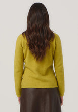 Load image into Gallery viewer, Possum and Merino

1736 Shell Cardi - Our signature Shell Cardi is a Merinomink staple, loved for its simple lines and statement buttons. A fitted silhouette offers a smart and refined look that can dress and up and down with ease. Slim fit.&nbsp;

Made in New Zealand from an exclusive Merinomink blend of 50% ZQ Merino, 40% Brushtail possum and 10% Mulberry silk.
