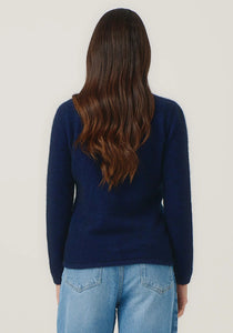 Possum and Merino

1736 Shell Cardi - Our signature Shell Cardi is a Merinomink staple, loved for its simple lines and statement buttons. A fitted silhouette offers a smart and refined look that can dress and up and down with ease. Slim fit.&nbsp;

Made in New Zealand from an exclusive Merinomink blend of 50% ZQ Merino, 40% Brushtail possum and 10% Mulberry silk.