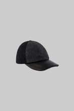 Load image into Gallery viewer, Possum and Merin
6071 Contrast Leather Peak Cap - Perfect piece for all ages, this Possum Merino cap is a timeless piece created with an artistic accent - keep the cold and the winter sun out. Step outdoors and make a statement.&nbsp;Intrinsically created from quality Possum Merino blended with luxurious Mulberry Silk and finished with a fine, genuine Lambskin Peak, you are sure to receive a quality warmth.
35% Possum Fur, 55% Merino Wool, 10% Pure Mulberry Silk