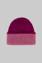 Load image into Gallery viewer, Possum and Merino
6102 Two Toned Beanie (Reversible) - Choose which colours to wear from McDonald's reversible beanie. Made from McDonald’s Possum Merino blended with Mulberry Silk, this beanie is an essential. Feel the luxury with this versatile item.
One size fits all.
35% Possum Fur, 55% Merino Wool, 10% Pure Mulberry Silk.