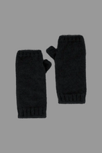 Load image into Gallery viewer, Possum and Merino
6105 Short Plain Glovelet - These gloves are a classic essential you won't want to leave the house without. Our lightweight glovelets will keep your hands beautifully snug and have the freedom of open fingers so there is no need to remove them when you are out and about.
One size fits all
35% Possum Fur, 55% Merino Wool, 10% Pure Mulberry Silk.