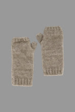 Load image into Gallery viewer, Possum and Merino
6105 Short Plain Glovelet - These gloves are a classic essential you won't want to leave the house without. Our lightweight glovelets will keep your hands beautifully snug and have the freedom of open fingers so there is no need to remove them when you are out and about.
One size fits all
35% Possum Fur, 55% Merino Wool, 10% Pure Mulberry Silk.
