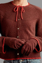 Load image into Gallery viewer, Possum and Merino

679 Plain Glove - Keep those hands warm with these versatile gloves that are just for anyone, at any age, anytime. These classic gloves are the perfection of knitwear. Possum Merino and Pure Mulberry Silk provide gentle comfort, yet these gloves remain durable and strong.

New Zealand Designed and manufactured
Natural and Sustainable

35% Possum Fur, 55% Merino Wool, 10% Pure Mulberry Silk.